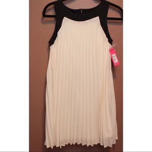 NEVER WORN PLEATED DRESS